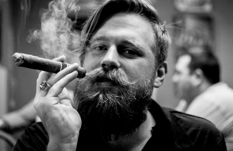 Prawdziwy facet pachnie fajkami?